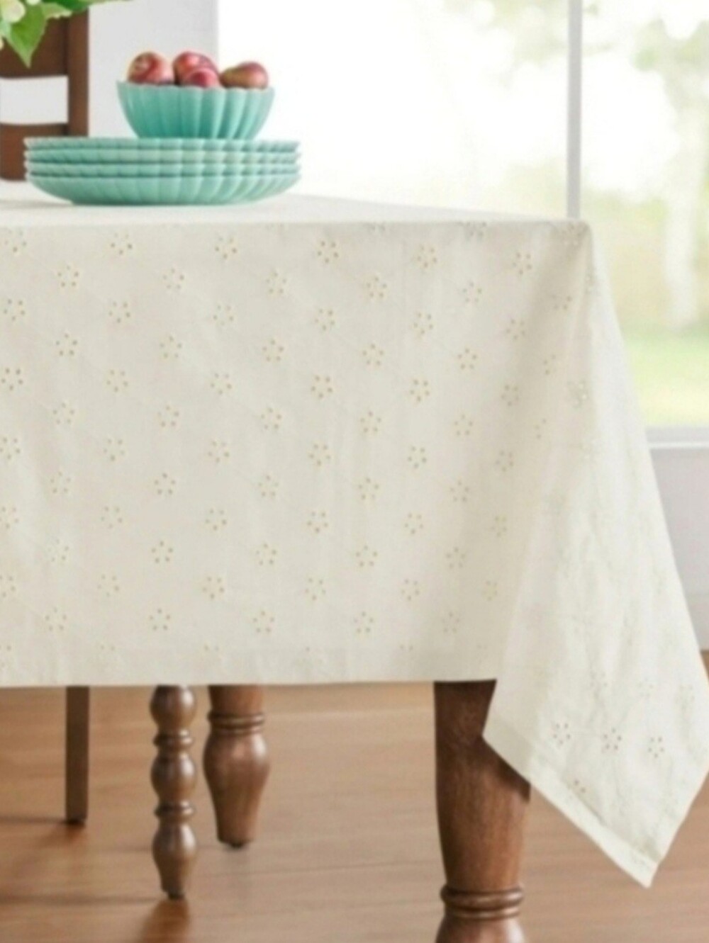 Pioneer Woman Eyelet Tablecloth